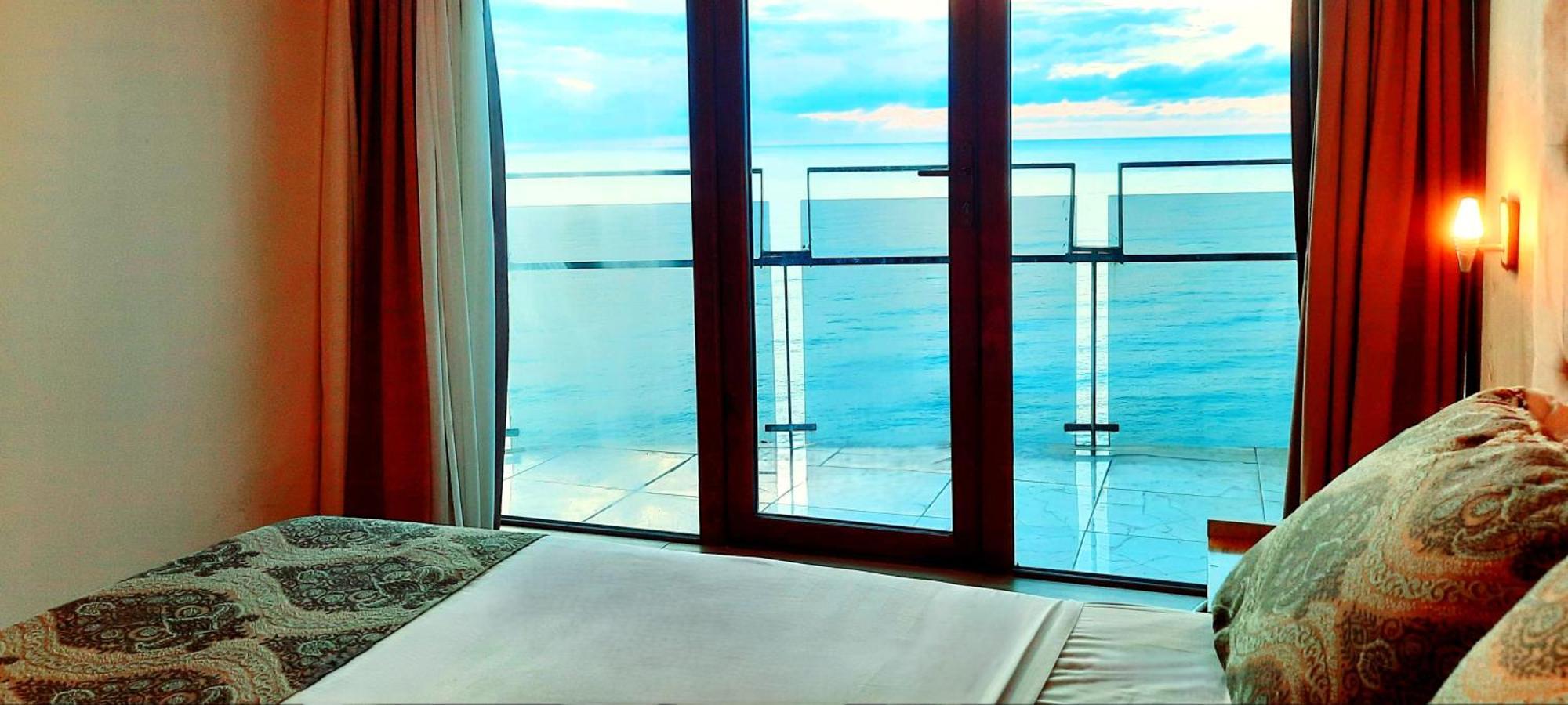 Ashtal Beach Hotel Батуми Экстерьер фото