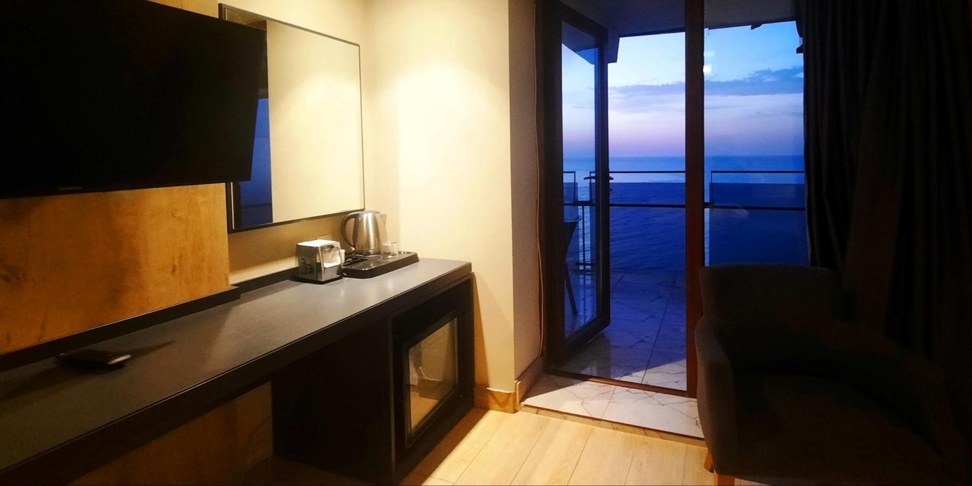 Ashtal Beach Hotel Батуми Экстерьер фото