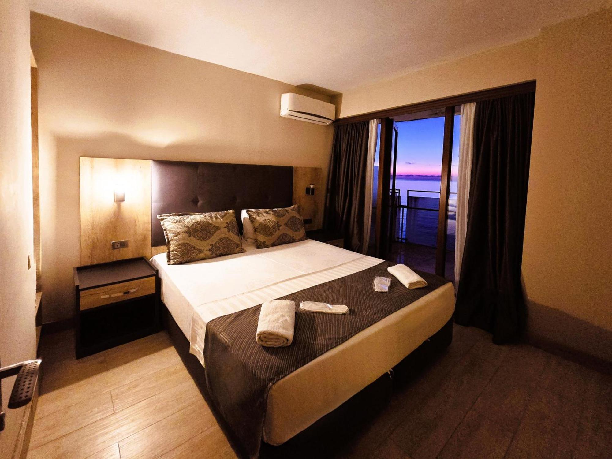Ashtal Beach Hotel Батуми Экстерьер фото